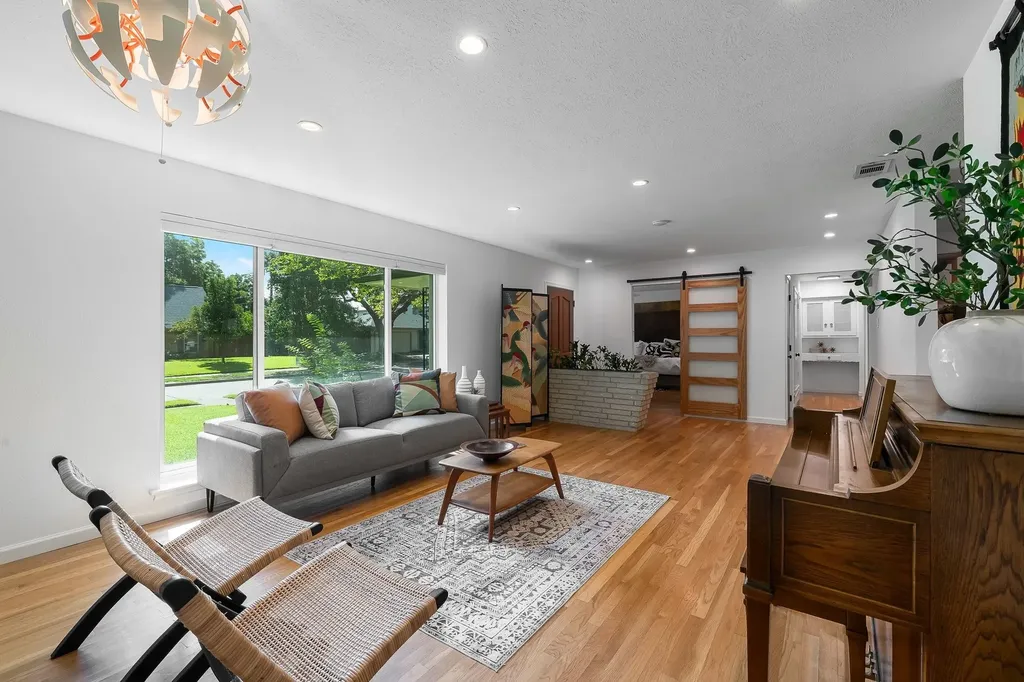 2677 Heatherwood Drive Dallas TX 75228