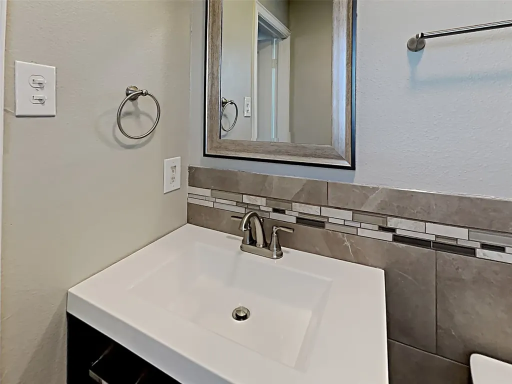2877 Joanna Drive Farmers Branch TX 75234