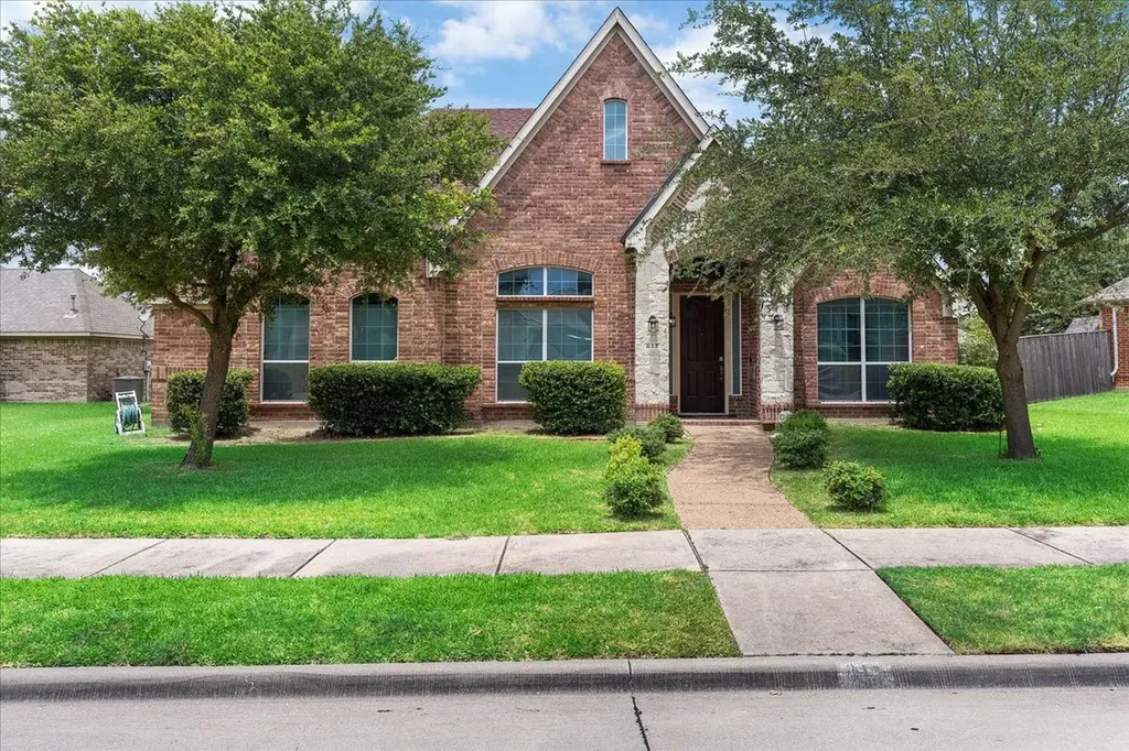 817 Trailwood Drive Desoto TX 75115