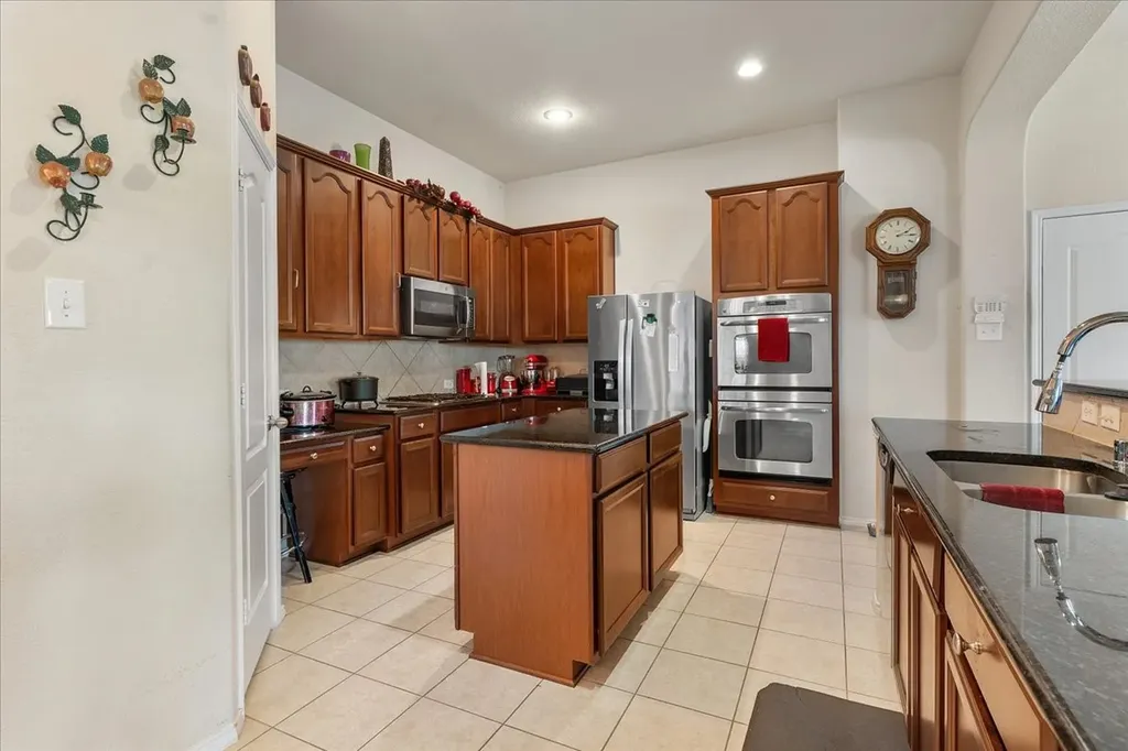 817 Trailwood Drive Desoto TX 75115