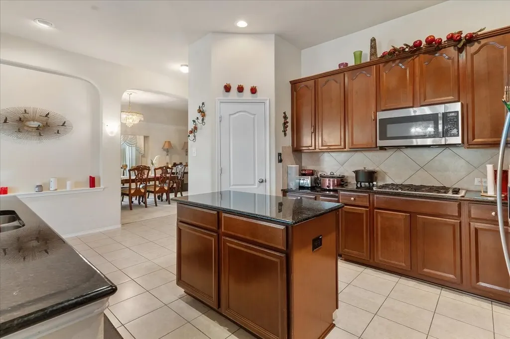 817 Trailwood Drive Desoto TX 75115