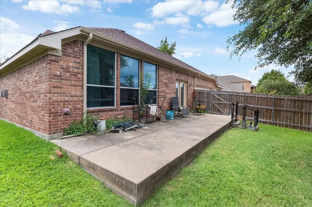 817 Trailwood Drive Desoto TX 75115