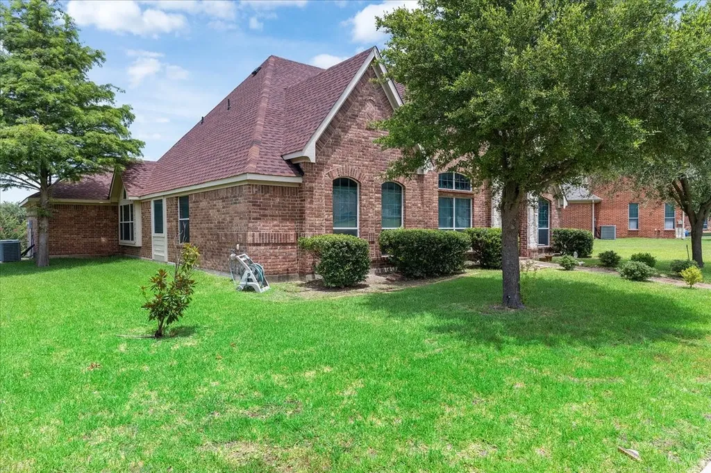 817 Trailwood Drive Desoto TX 75115