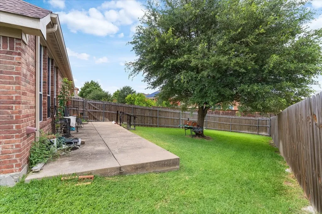 817 Trailwood Drive Desoto TX 75115