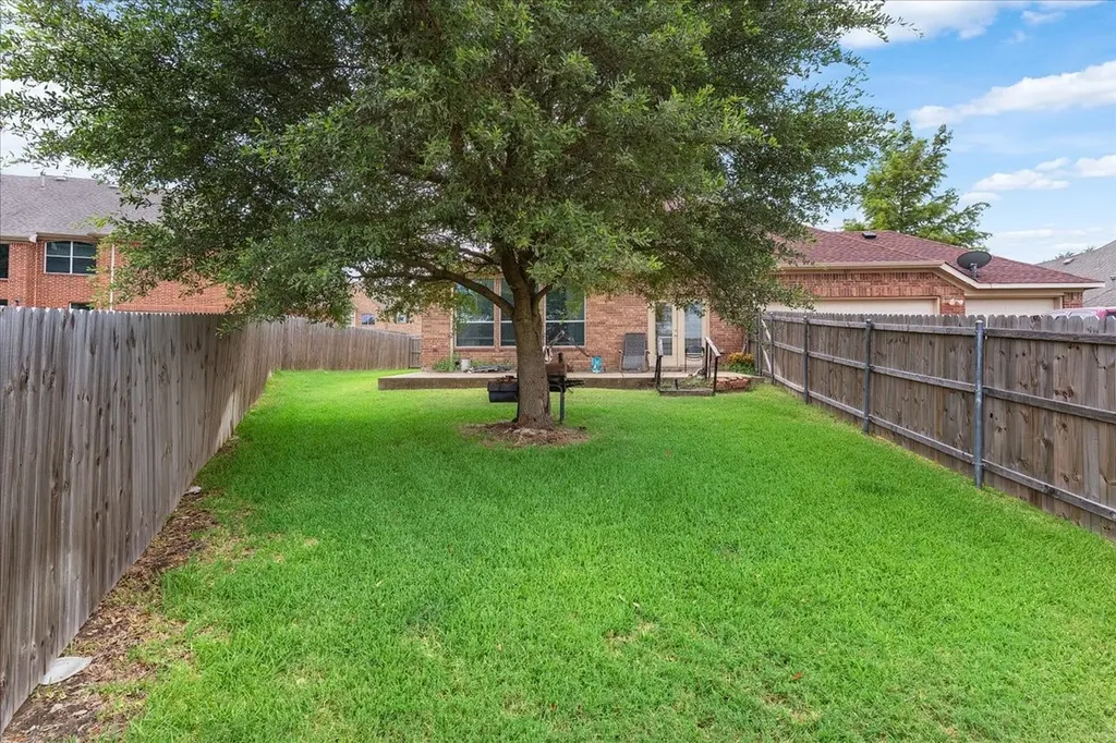 817 Trailwood Drive Desoto TX 75115