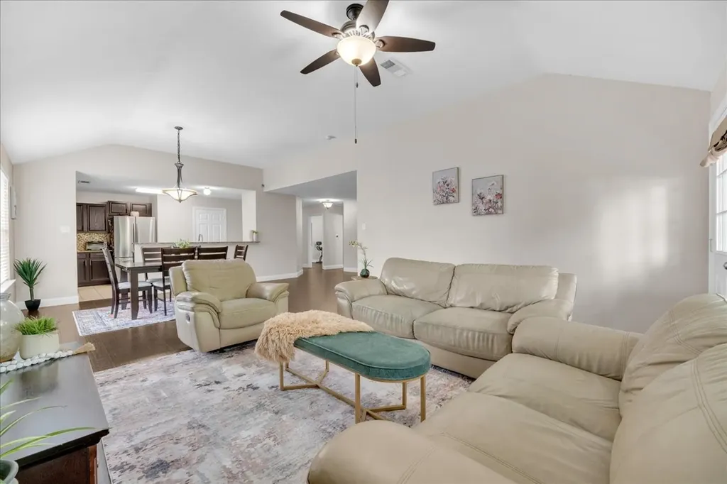115 E Cason Street Irving TX 75061