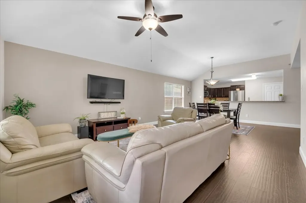115 E Cason Street Irving TX 75061
