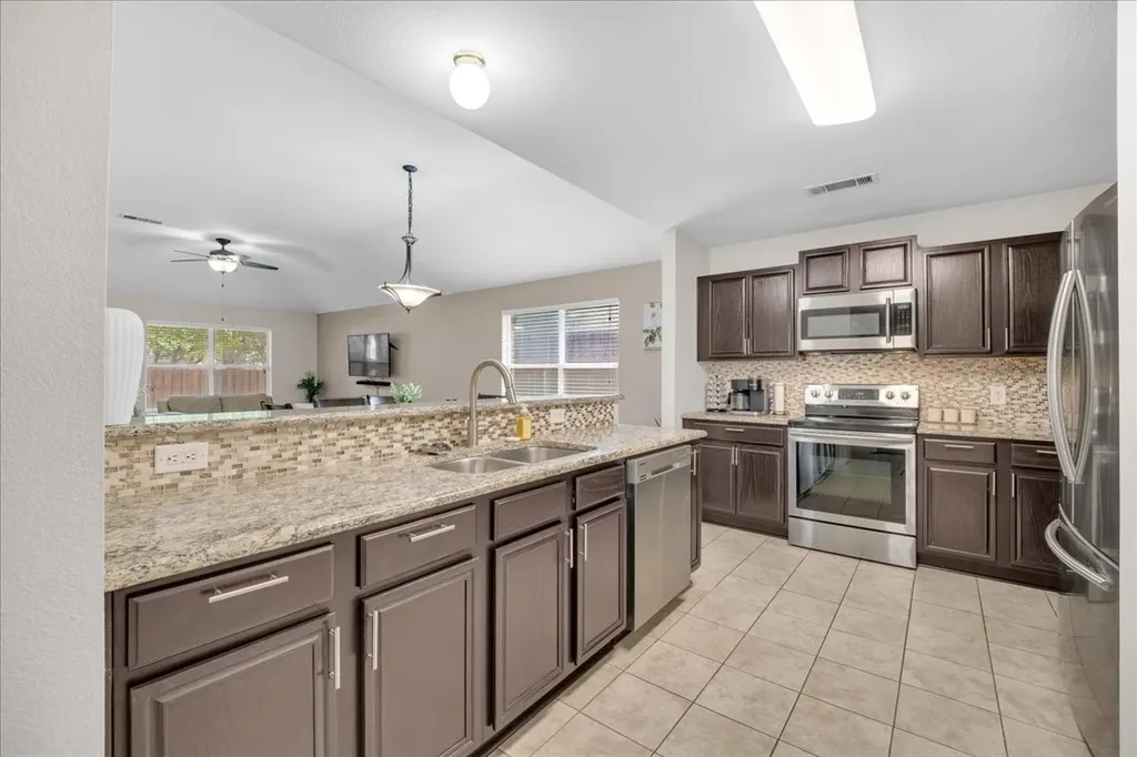 115 E Cason Street Irving TX 75061