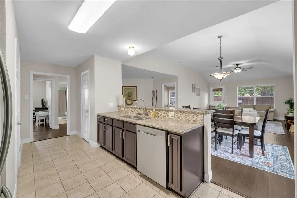 115 E Cason Street Irving TX 75061