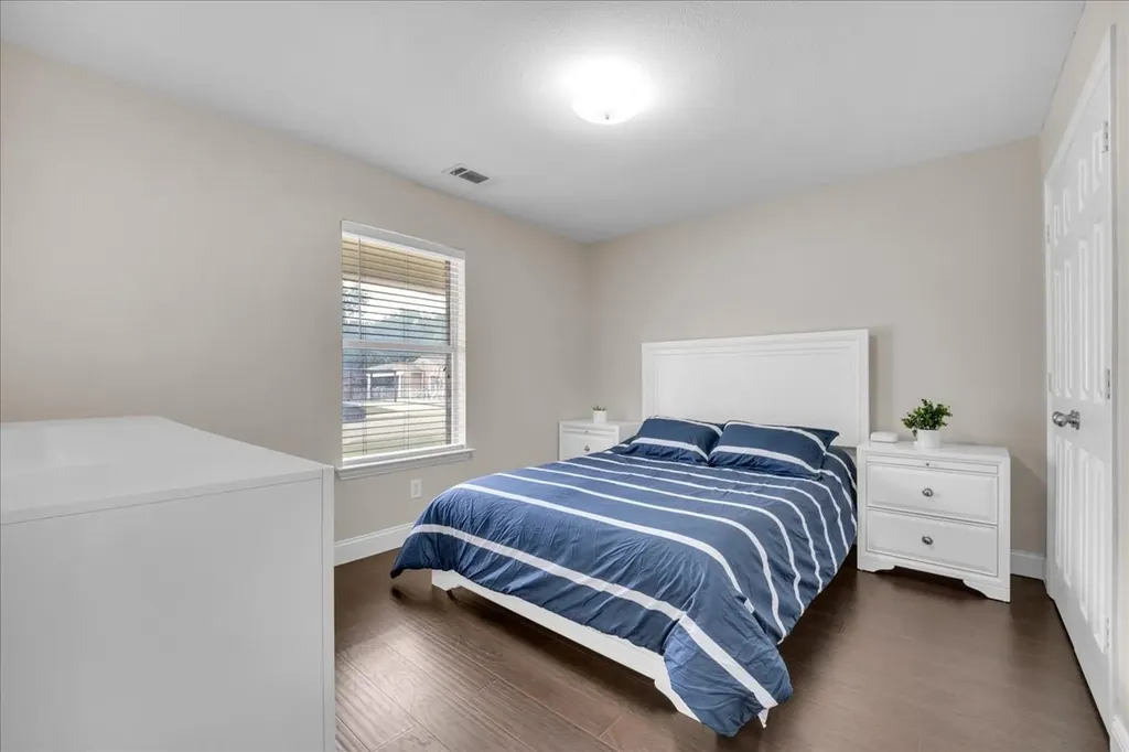 115 E Cason Street Irving TX 75061