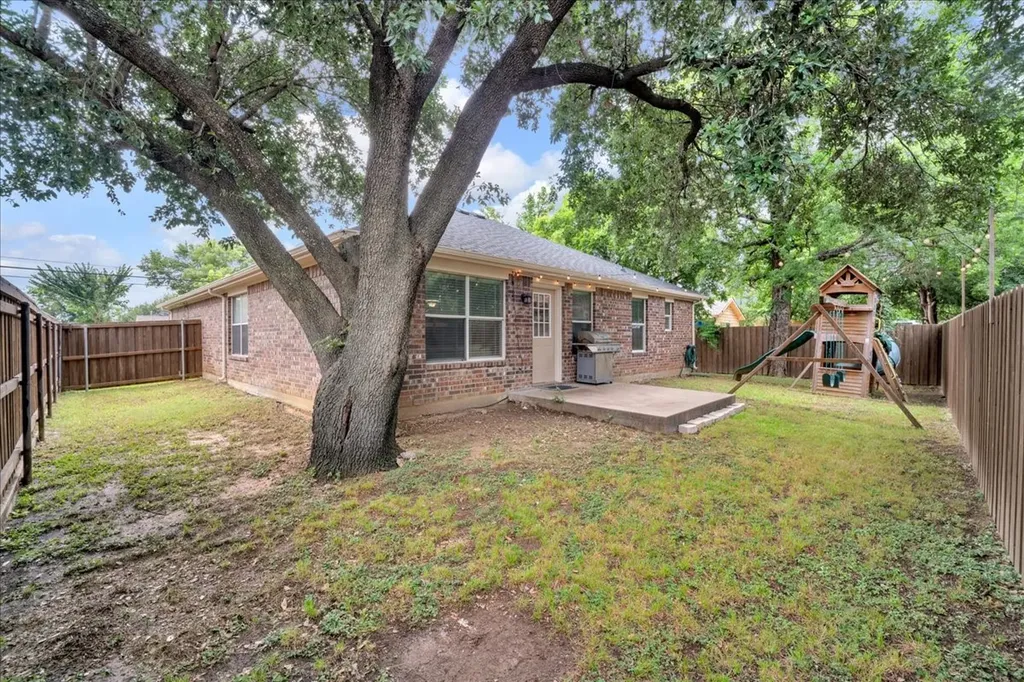 115 E Cason Street Irving TX 75061