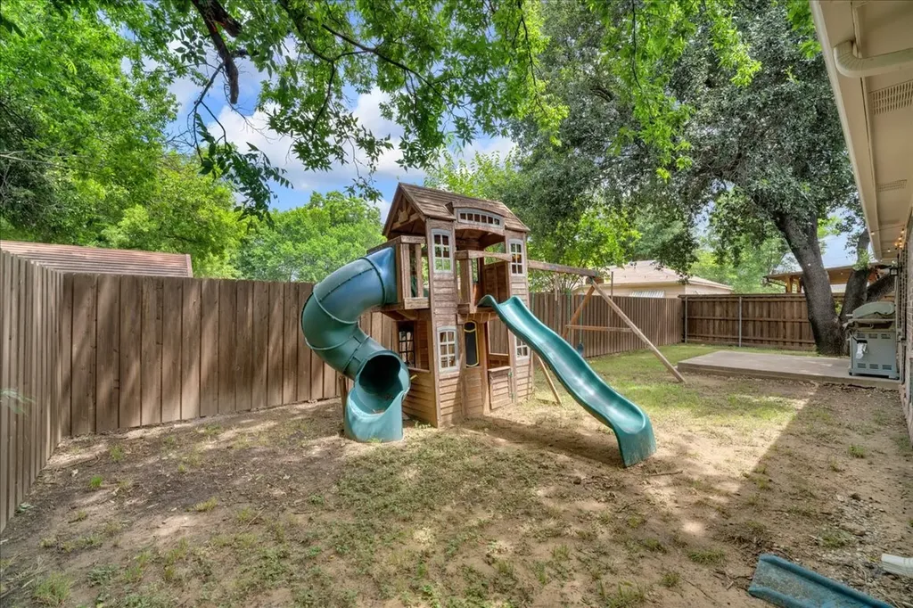 115 E Cason Street Irving TX 75061