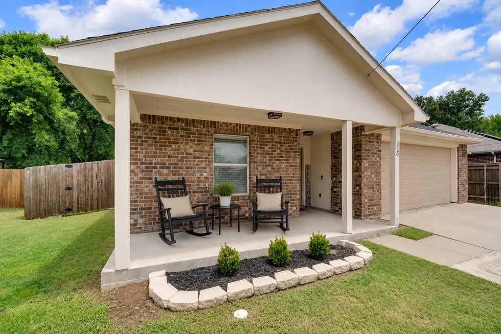 115 E Cason Street Irving TX 75061