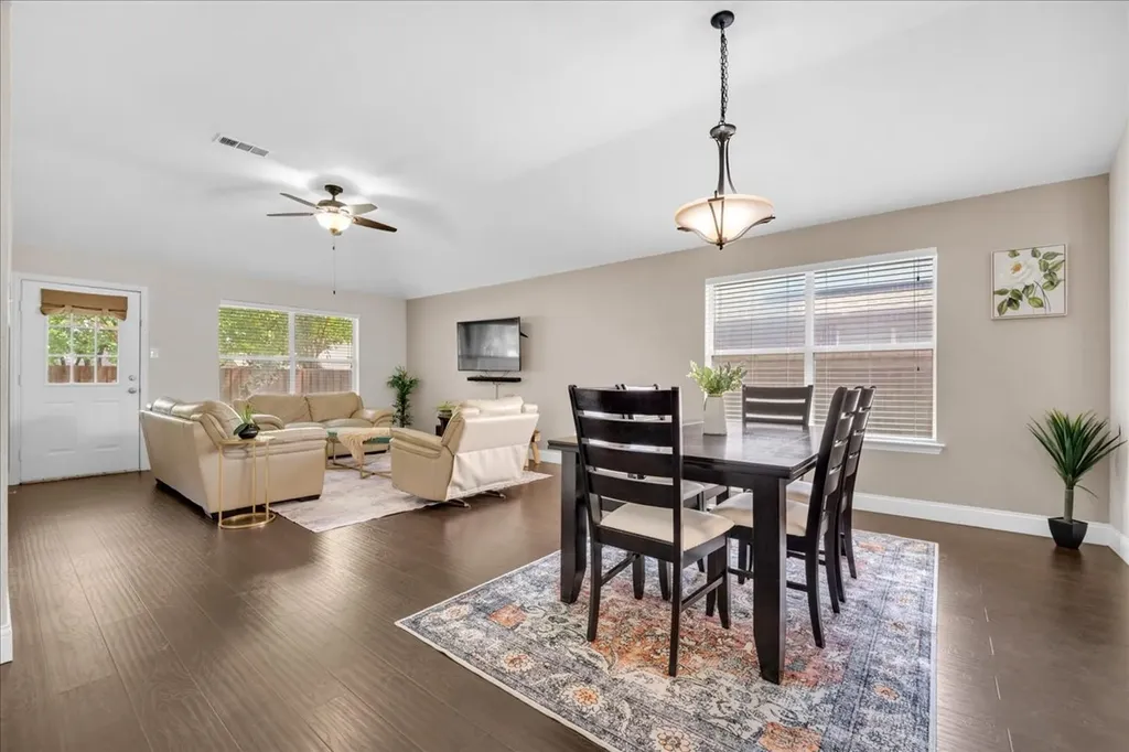115 E Cason Street Irving TX 75061