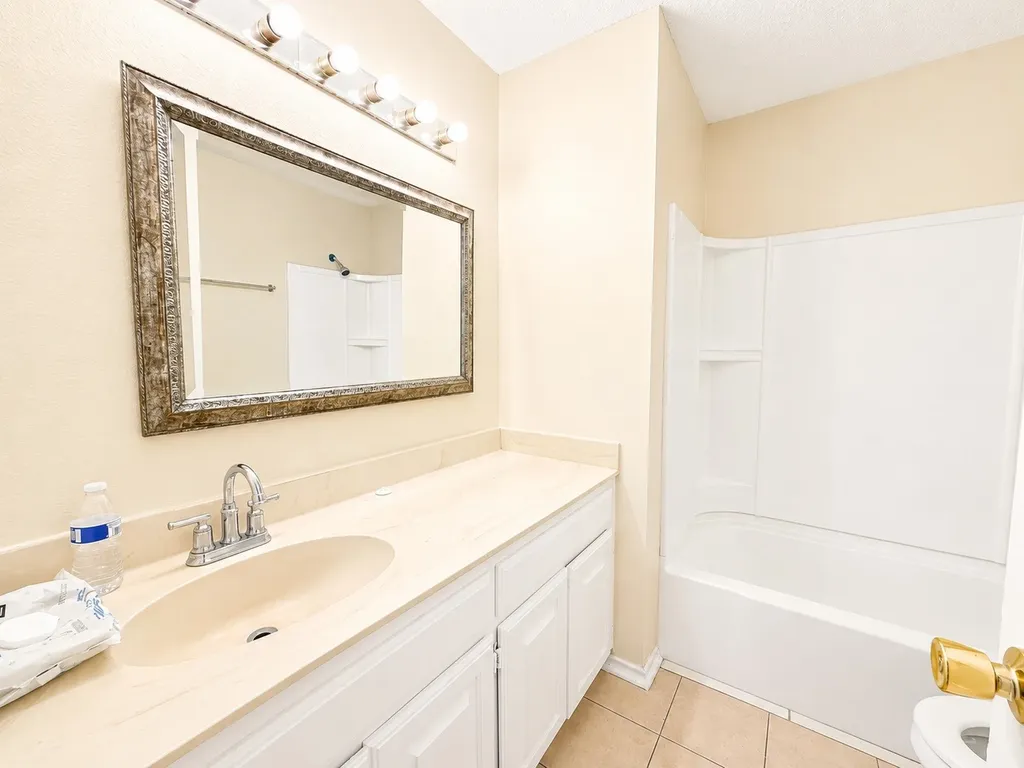 6212 Brookhaven Trail Arlington TX 76001