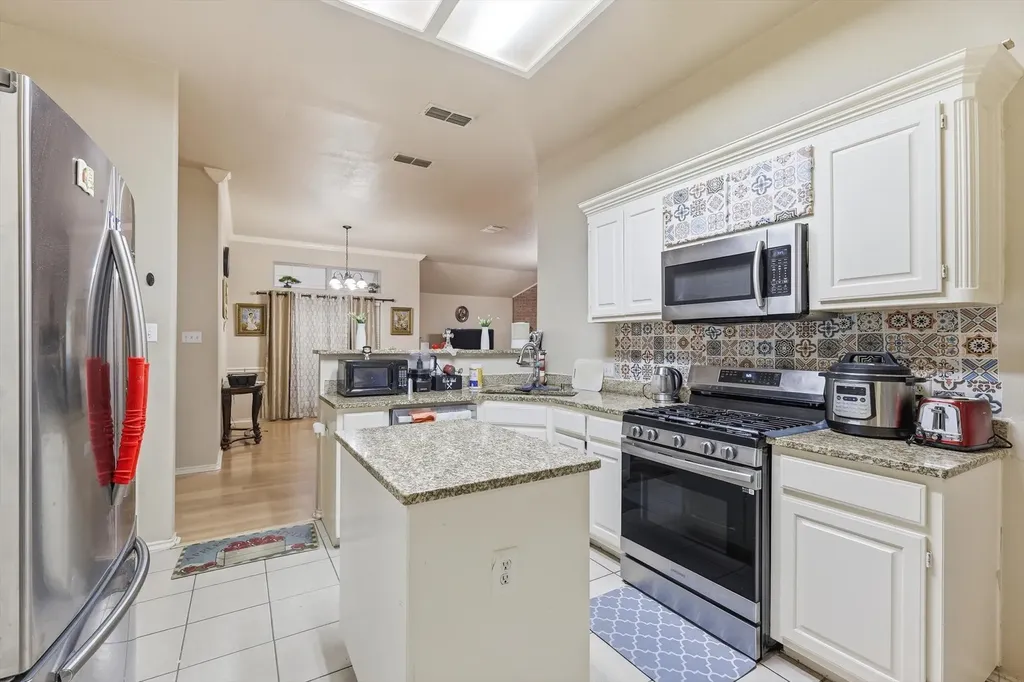 2988 Thames Trail Fort Worth TX 76118