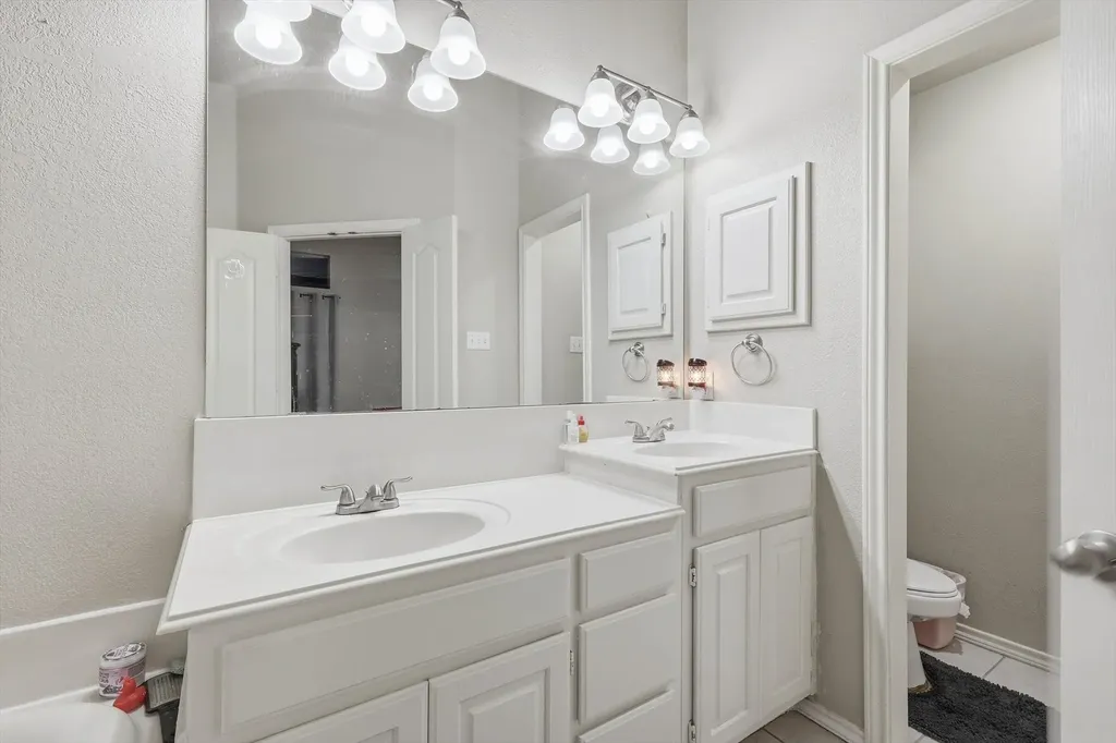 2988 Thames Trail Fort Worth TX 76118