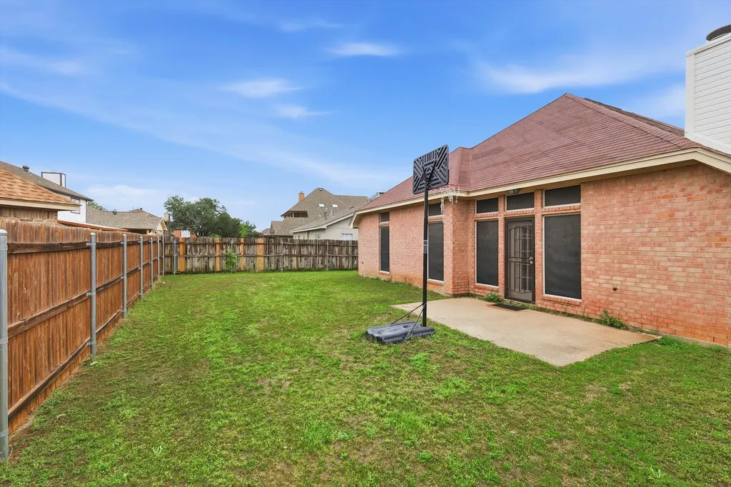 2988 Thames Trail Fort Worth TX 76118