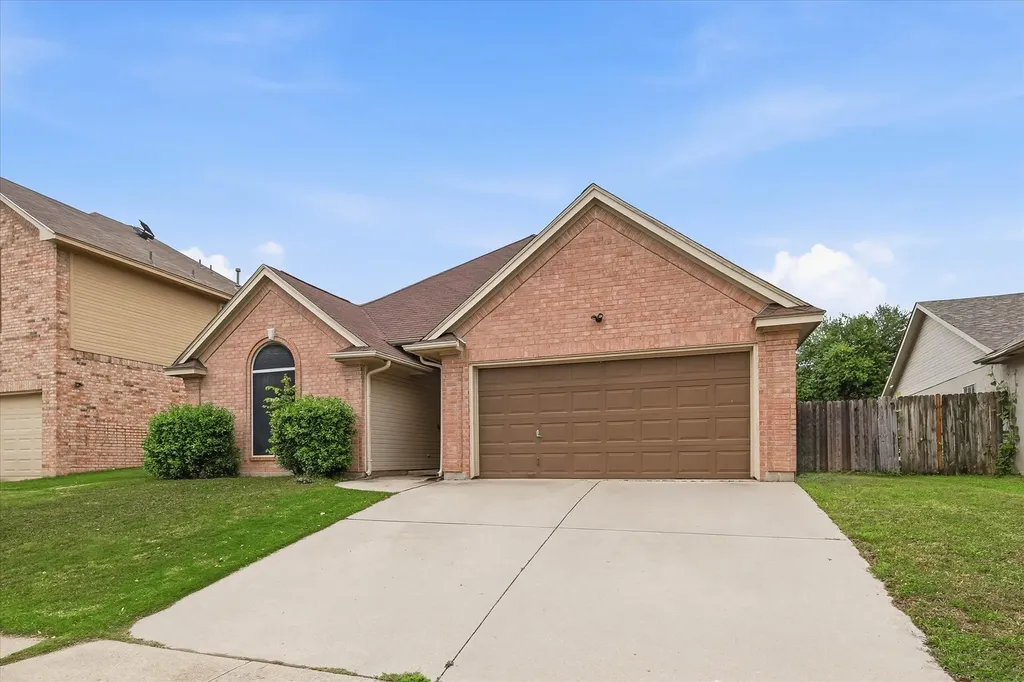 2988 Thames Trail Fort Worth TX 76118