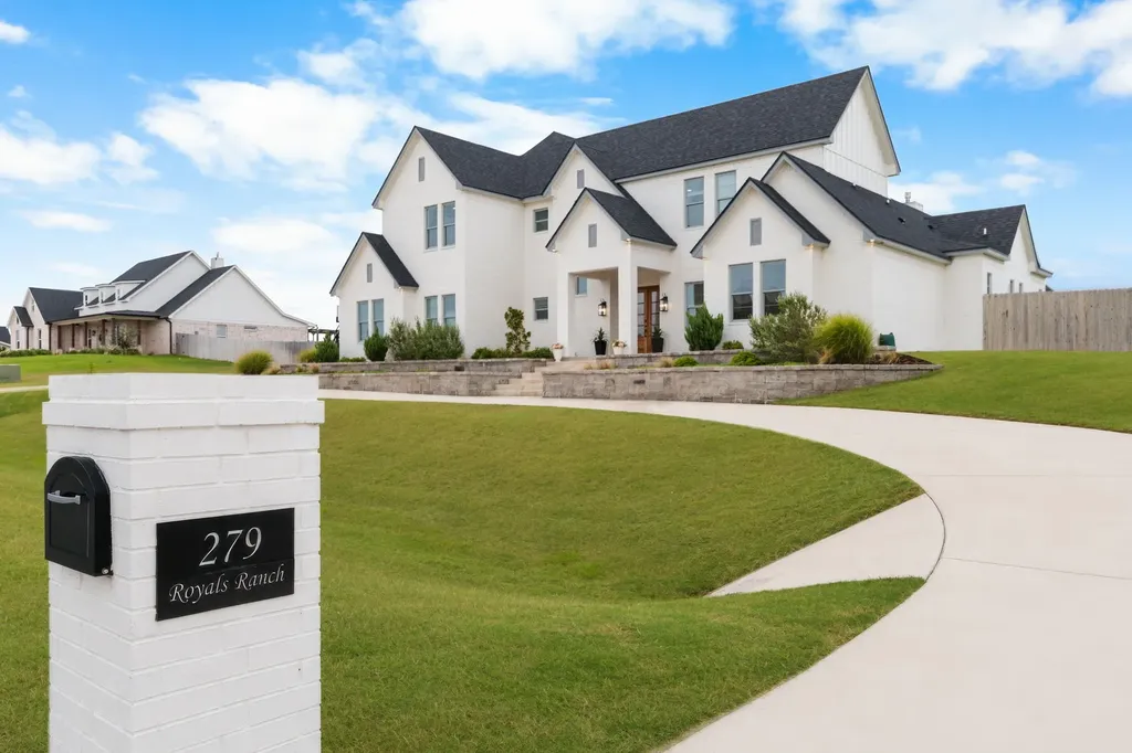 279 Royals Ranch Road Lorena TX 76655
