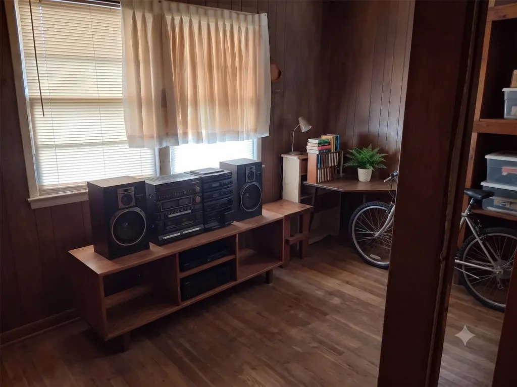 1204 N Fannin Avenue Cameron TX 76520