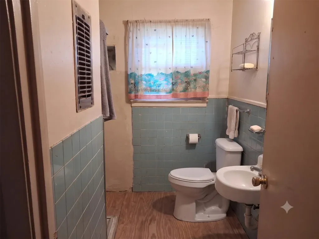 1204 N Fannin Avenue Cameron TX 76520