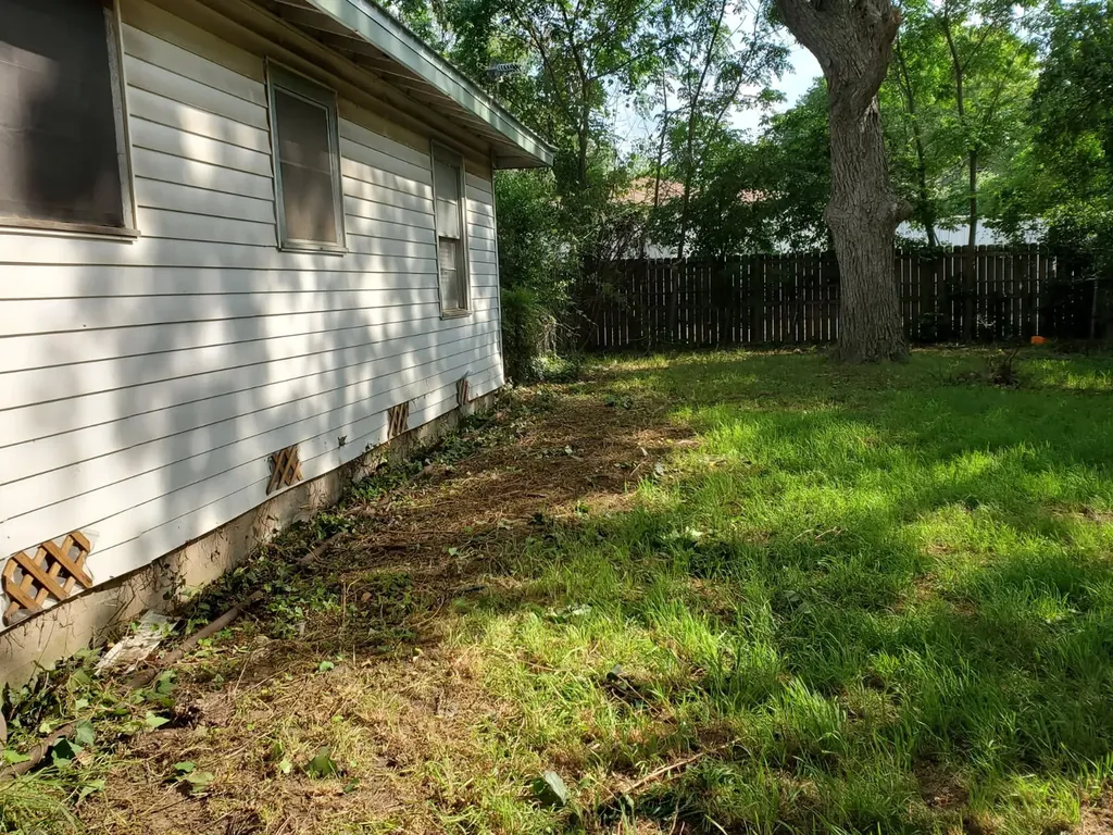 1204 N Fannin Avenue Cameron TX 76520
