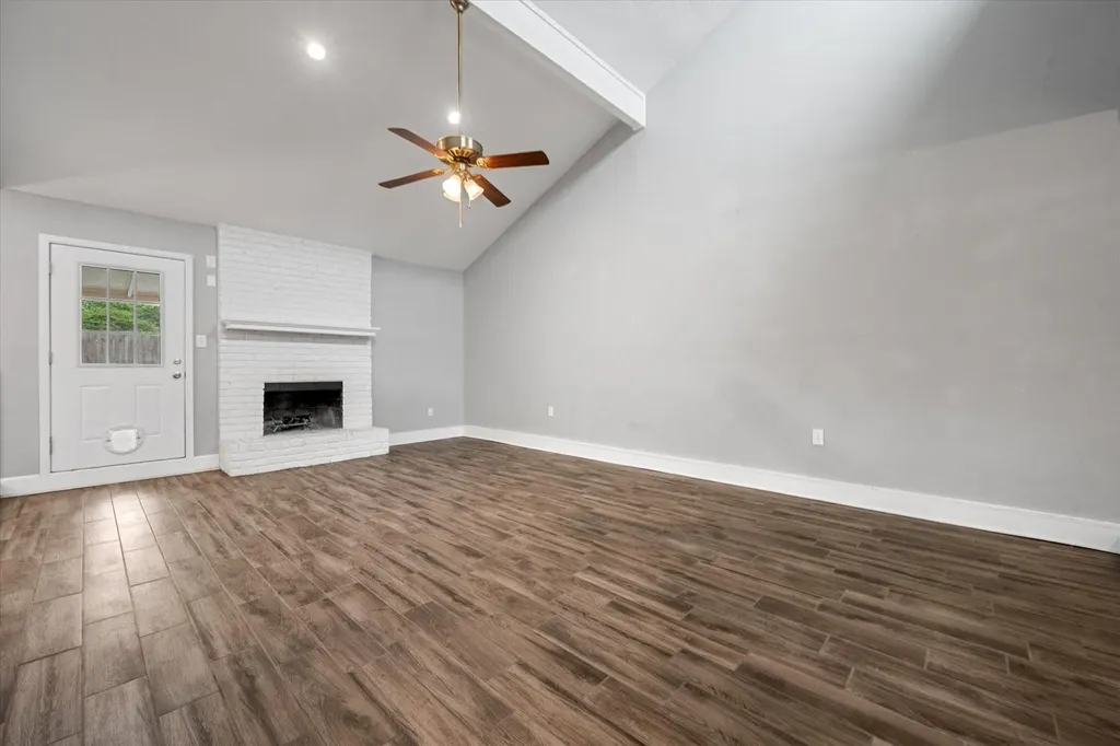 213 Meadowhill Drive Benbrook TX 76126