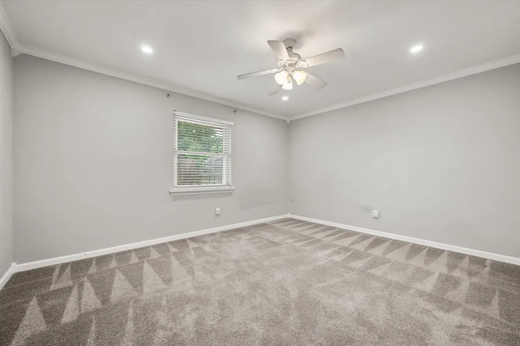 213 Meadowhill Drive Benbrook TX 76126