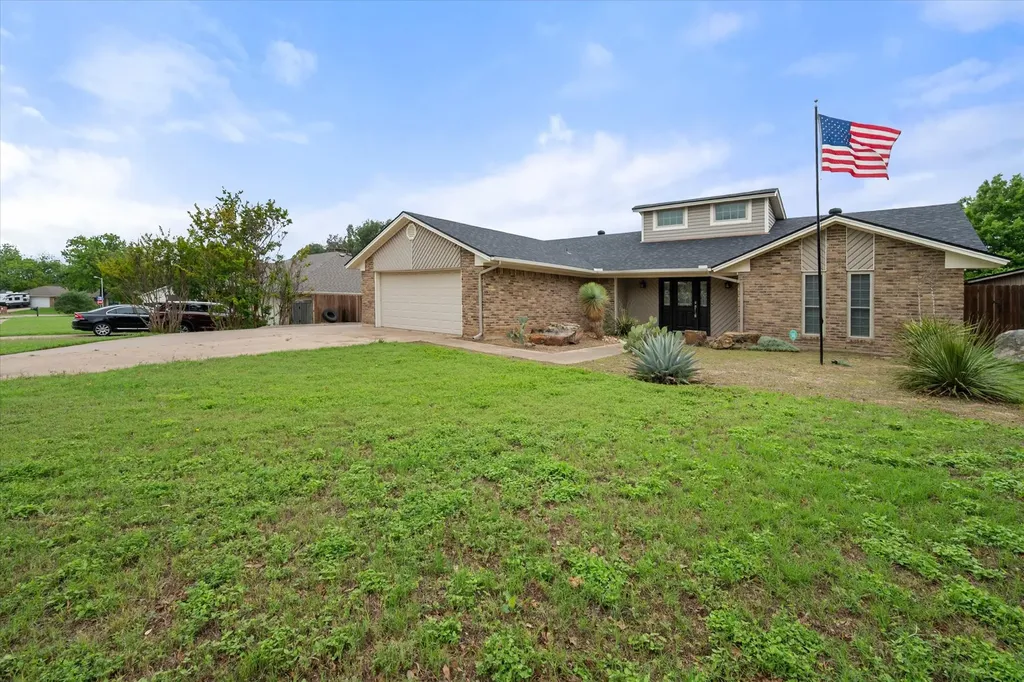213 Meadowhill Drive Benbrook TX 76126