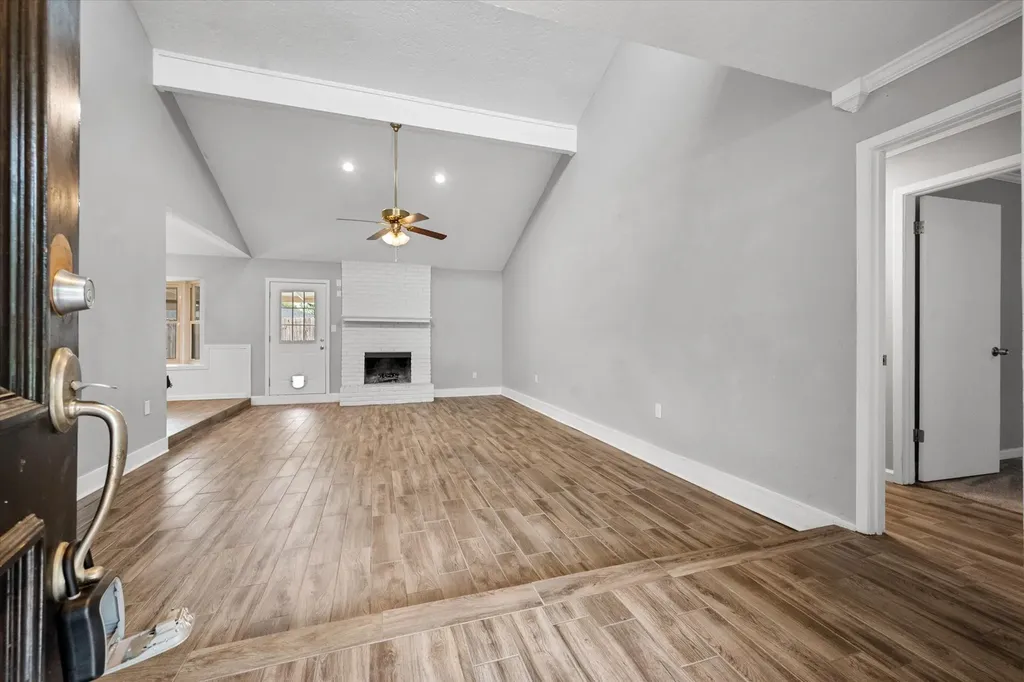 213 Meadowhill Drive Benbrook TX 76126