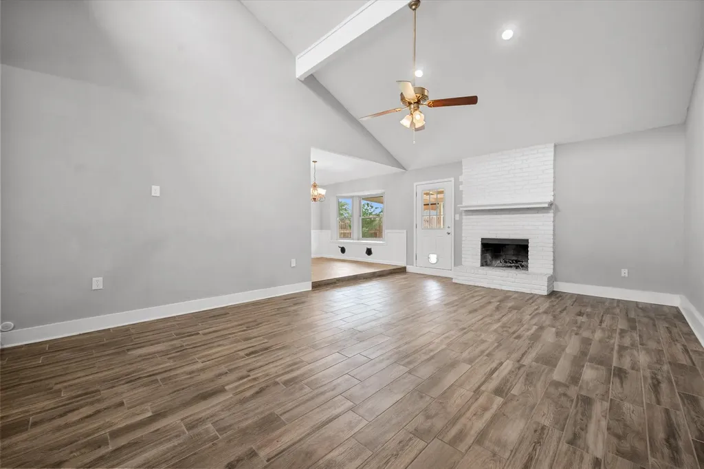 213 Meadowhill Drive Benbrook TX 76126