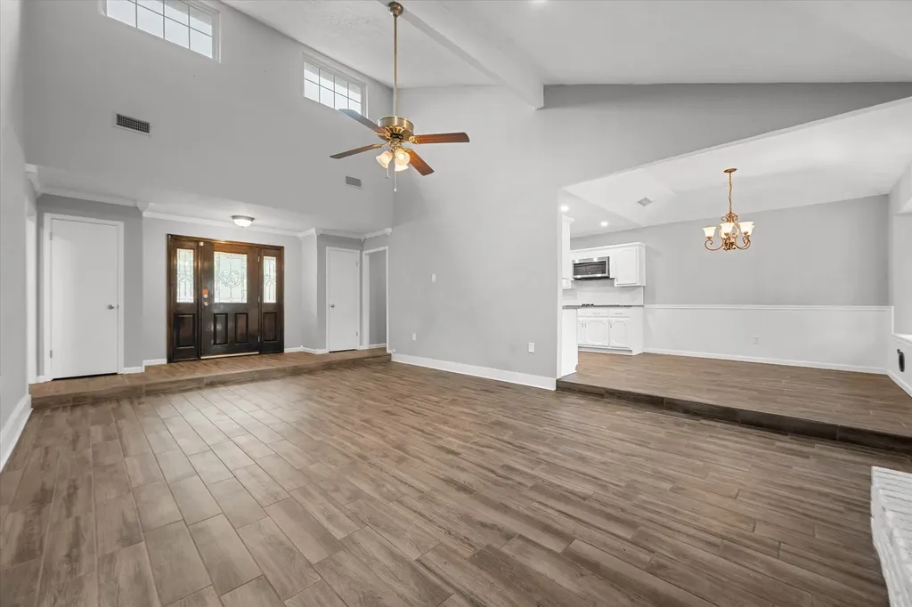 213 Meadowhill Drive Benbrook TX 76126