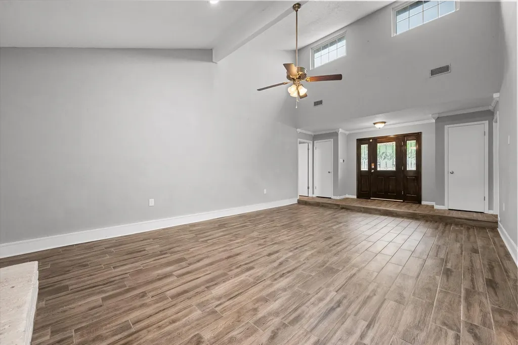 213 Meadowhill Drive Benbrook TX 76126