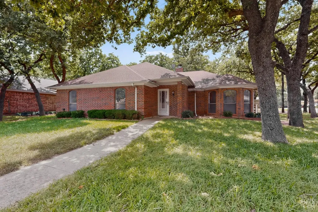7517 Crosstimbers Lane North Richland Hills TX 76182