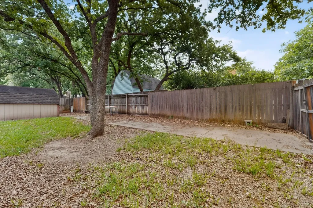 7517 Crosstimbers Lane North Richland Hills TX 76182