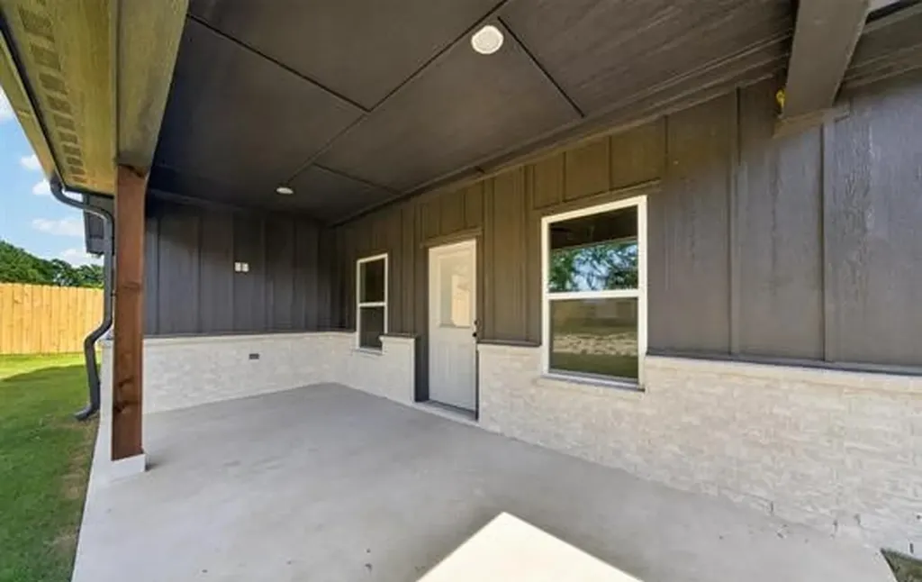 105 W Teal Drive Troup TX 75789