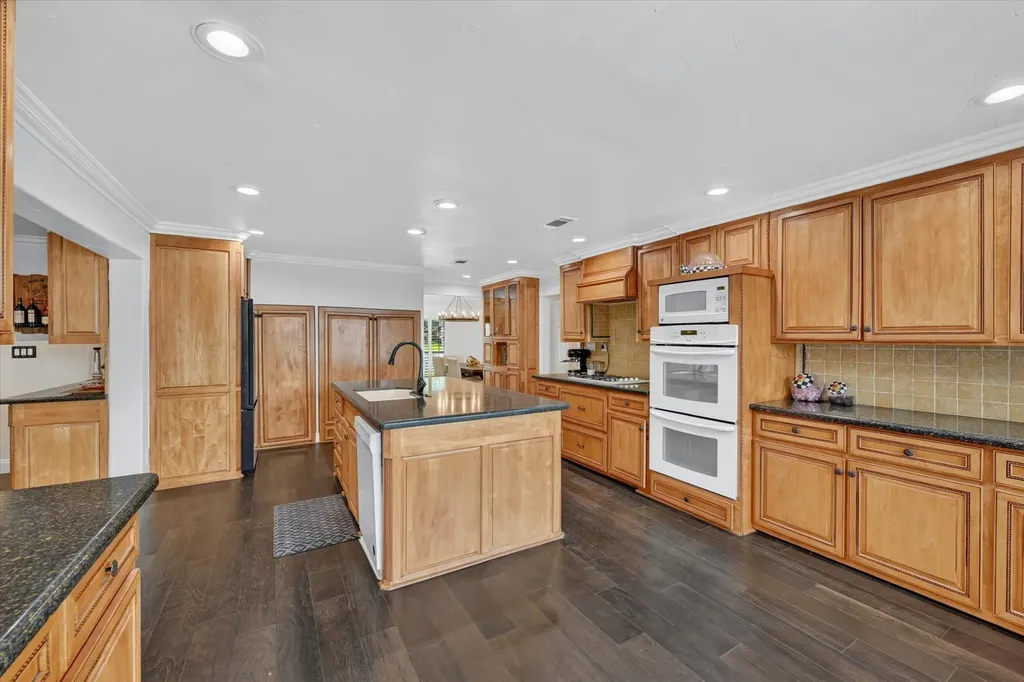 1946 Sussex Drive Carrollton TX 75007