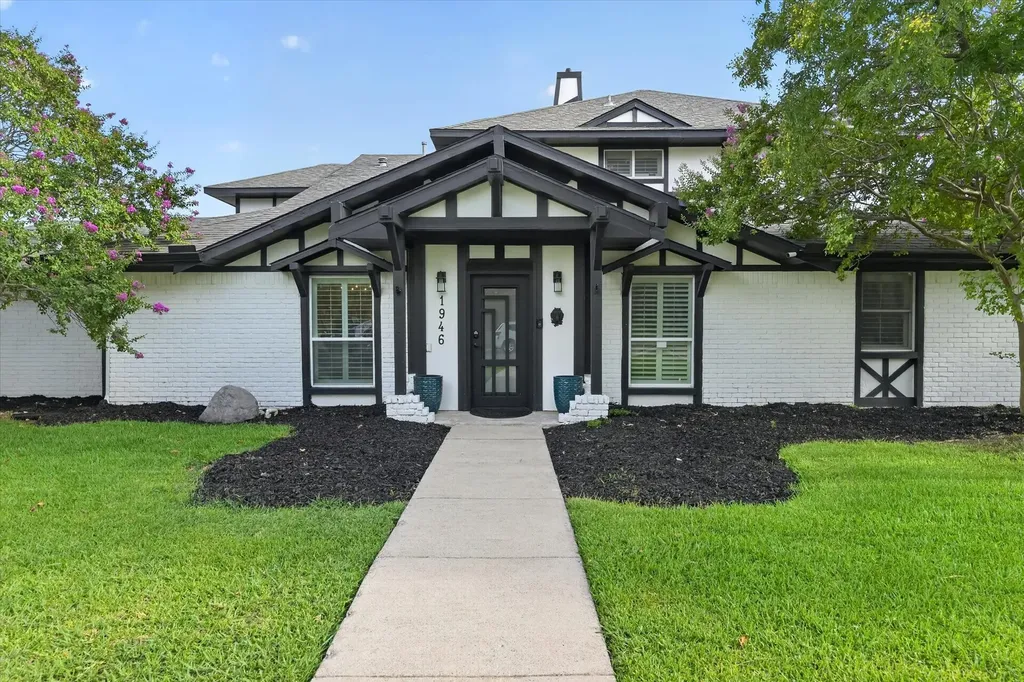 1946 Sussex Drive Carrollton TX 75007