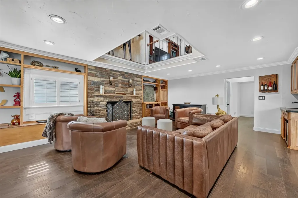 1946 Sussex Drive Carrollton TX 75007
