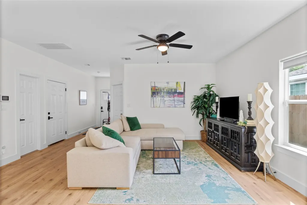 5404 Bourquin Street Dallas TX 75210