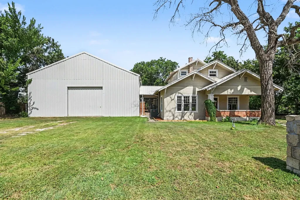 313 S Oak Street Boyd TX 76023