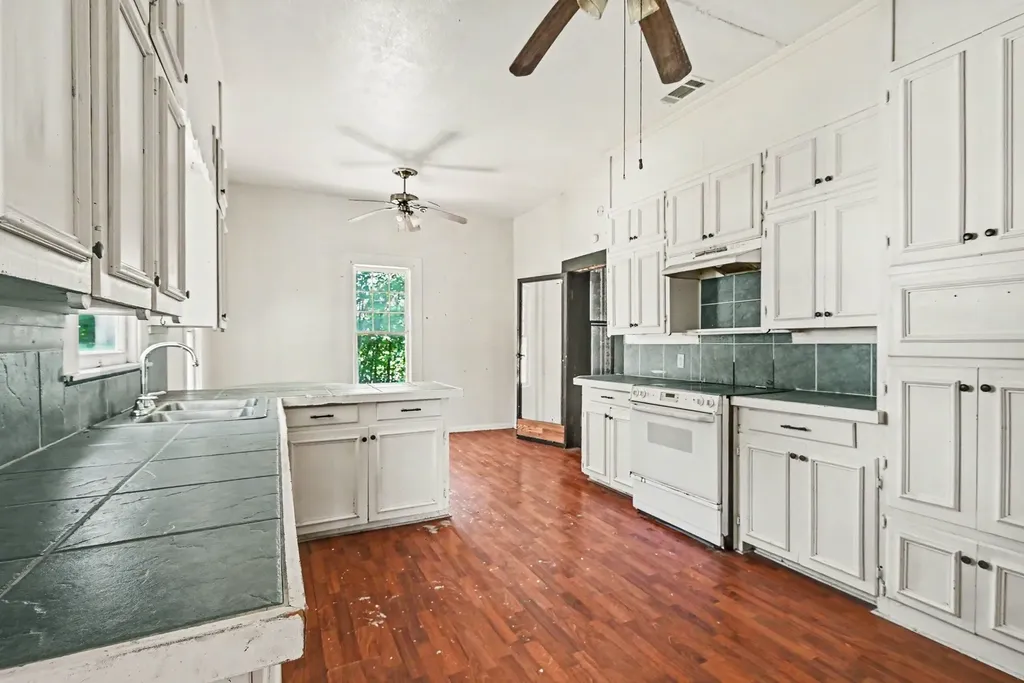 313 S Oak Street Boyd TX 76023
