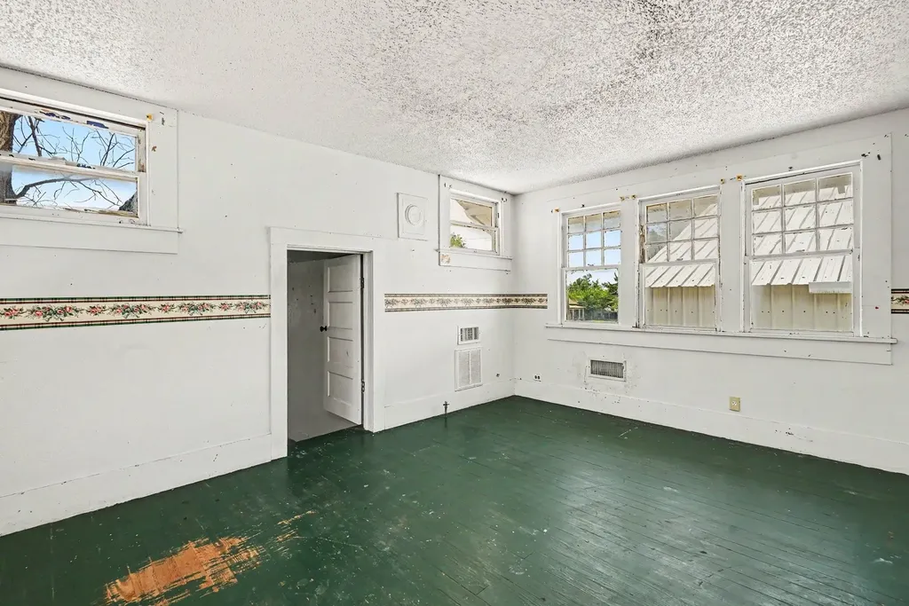 313 S Oak Street Boyd TX 76023