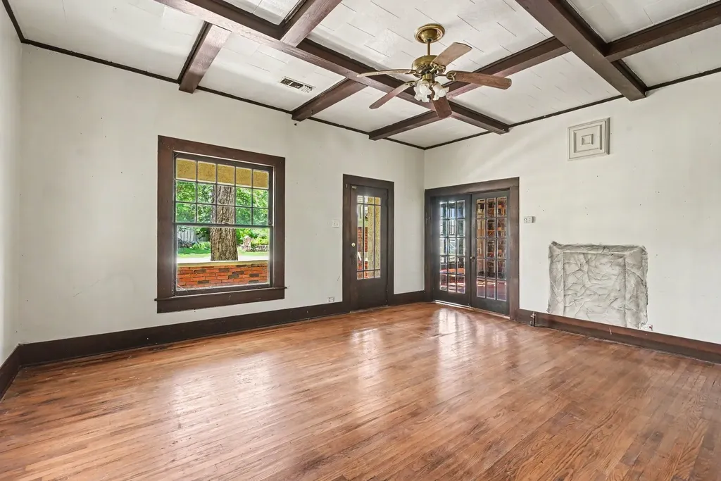 313 S Oak Street Boyd TX 76023