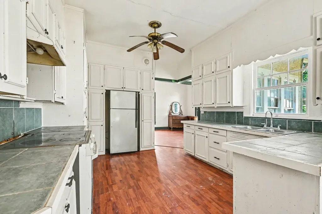 313 S Oak Street Boyd TX 76023