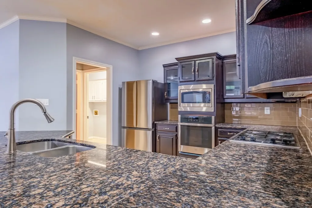 1502 Mission Hills Lane Corinth TX 76210