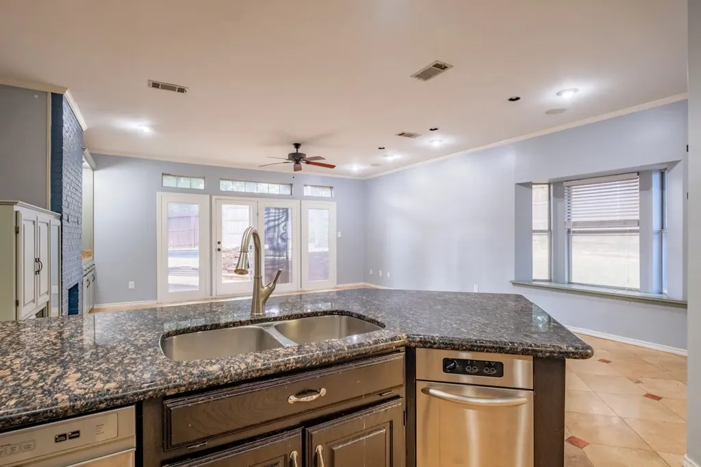 1502 Mission Hills Lane Corinth TX 76210