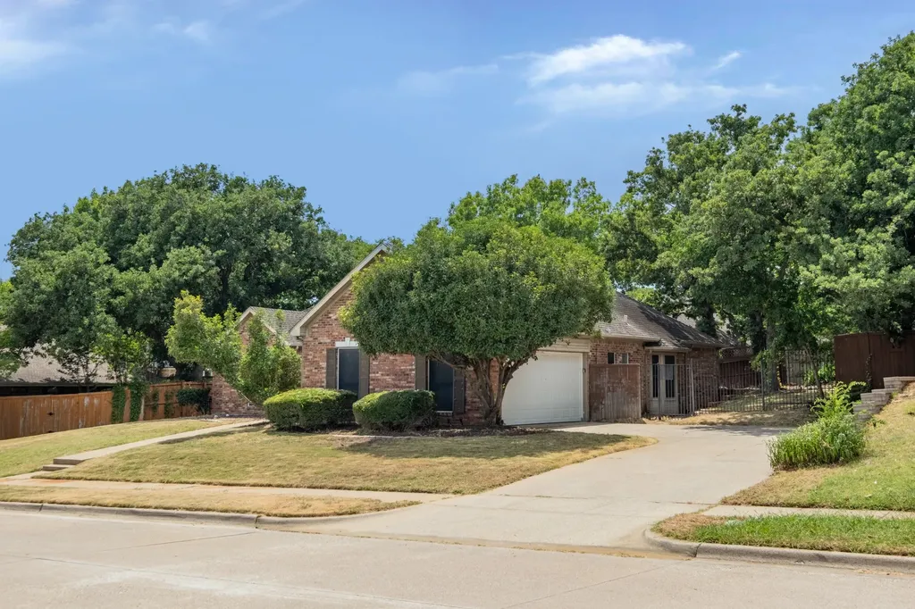 1502 Mission Hills Lane Corinth TX 76210