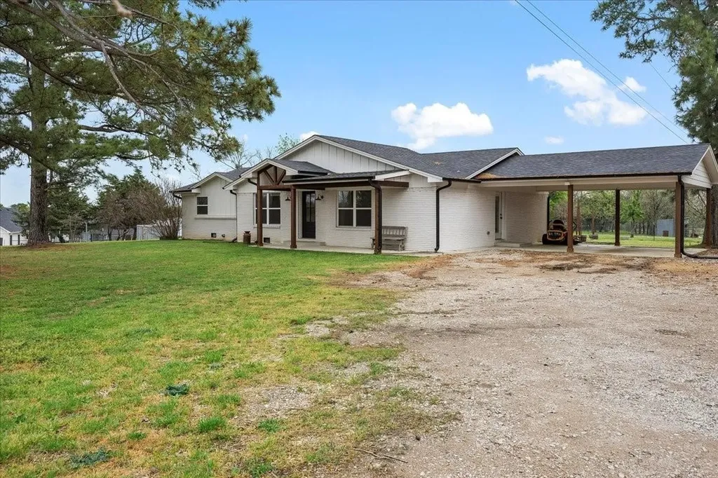 8082 County Road 308 Grandview TX 76050